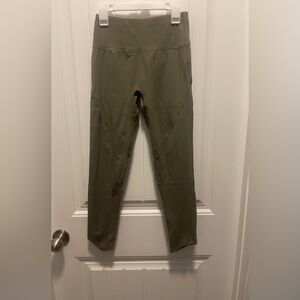 Hayden 
Womens leggings 
Size small
NWOT